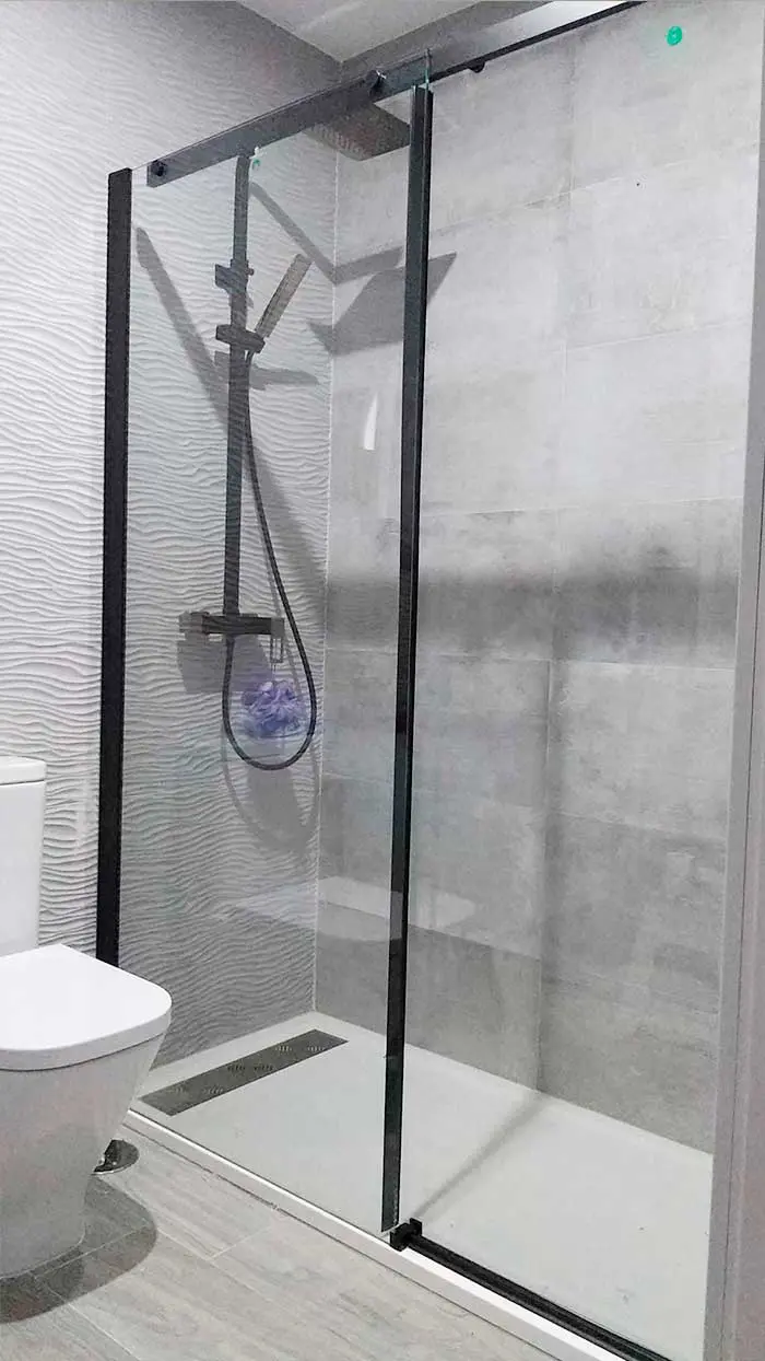 Mampara de bañera negra con puerta corredera rh2040n - Mamparas de ducha a  medida